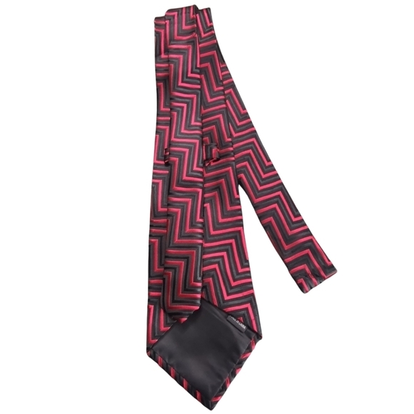 Handmade Red and Black Silk Herringbone Tie - Picture 4 of 6